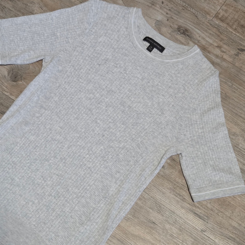 Banana Republic Ribbed Knit Short Sleeve Sweater Tee Grey Medium